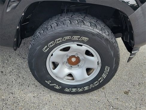 Used 2019 Toyota Tacoma SR image 7