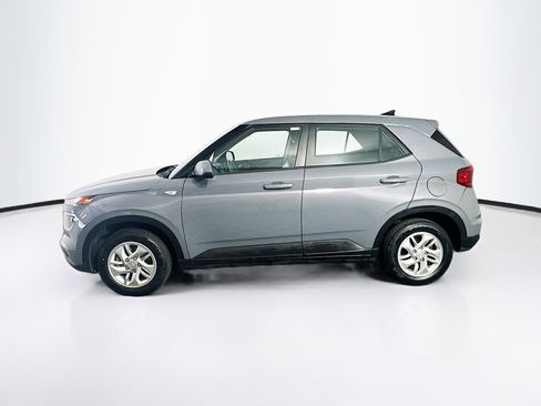 Used 2021 Hyundai Venue SE FWD image 4