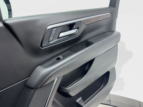 Used 2025 Chevrolet Tahoe LT image 48