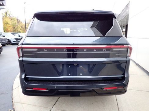 New 2025 Lincoln Navigator Reserve w/ Jet Appearance Package image 4