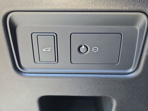 Certified 2025 Land Rover Discovery S AWD/4WD image 26