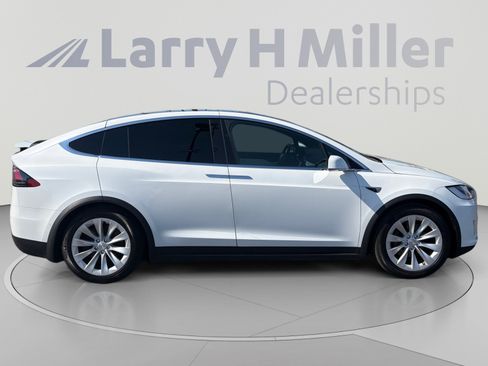 Used 2021 Tesla Model X Long Range AWD/4WD image 3