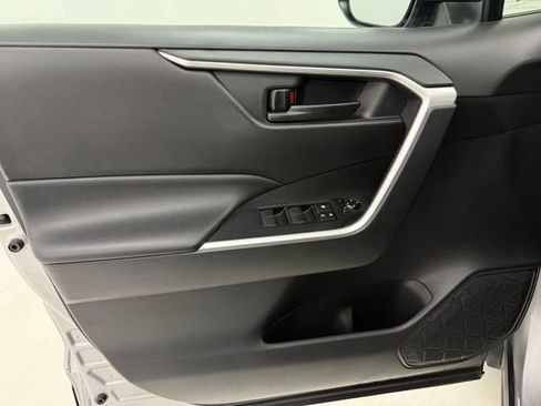 Used 2020 Toyota RAV4 LE FWD image 28