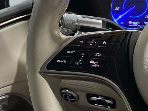 Used 2022 Mercedes-Benz EQS 580 4MATIC Sedan image 11