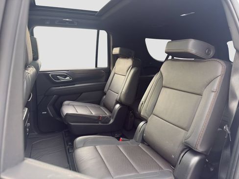 Used 2023 Chevrolet Suburban High Country AWD/4WD image 12