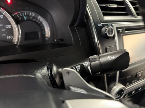 Used 2012 Toyota Camry SE w/ Leather Pkg FWD image 19