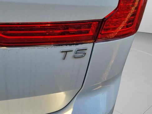 Used 2020 Volvo XC60 T5 R-Design image 16