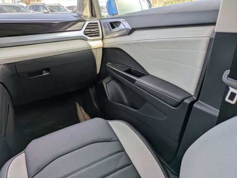 New 2026 Volkswagen Taos SEL image 18