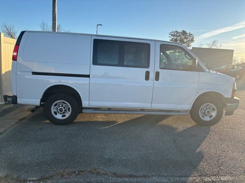 Used 2019 GMC Savana 2500 w/ Driver Convenience Package image 2