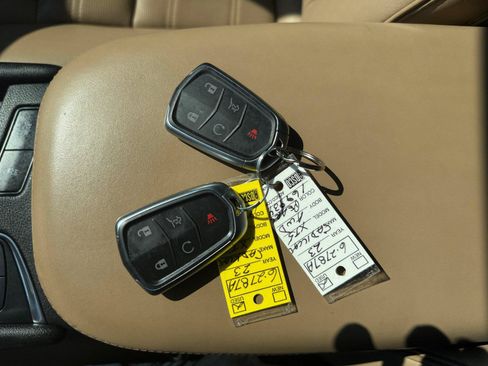 Used 2023 Cadillac XT5 Sportv w/ Platinum Package AWD/4WD image 28
