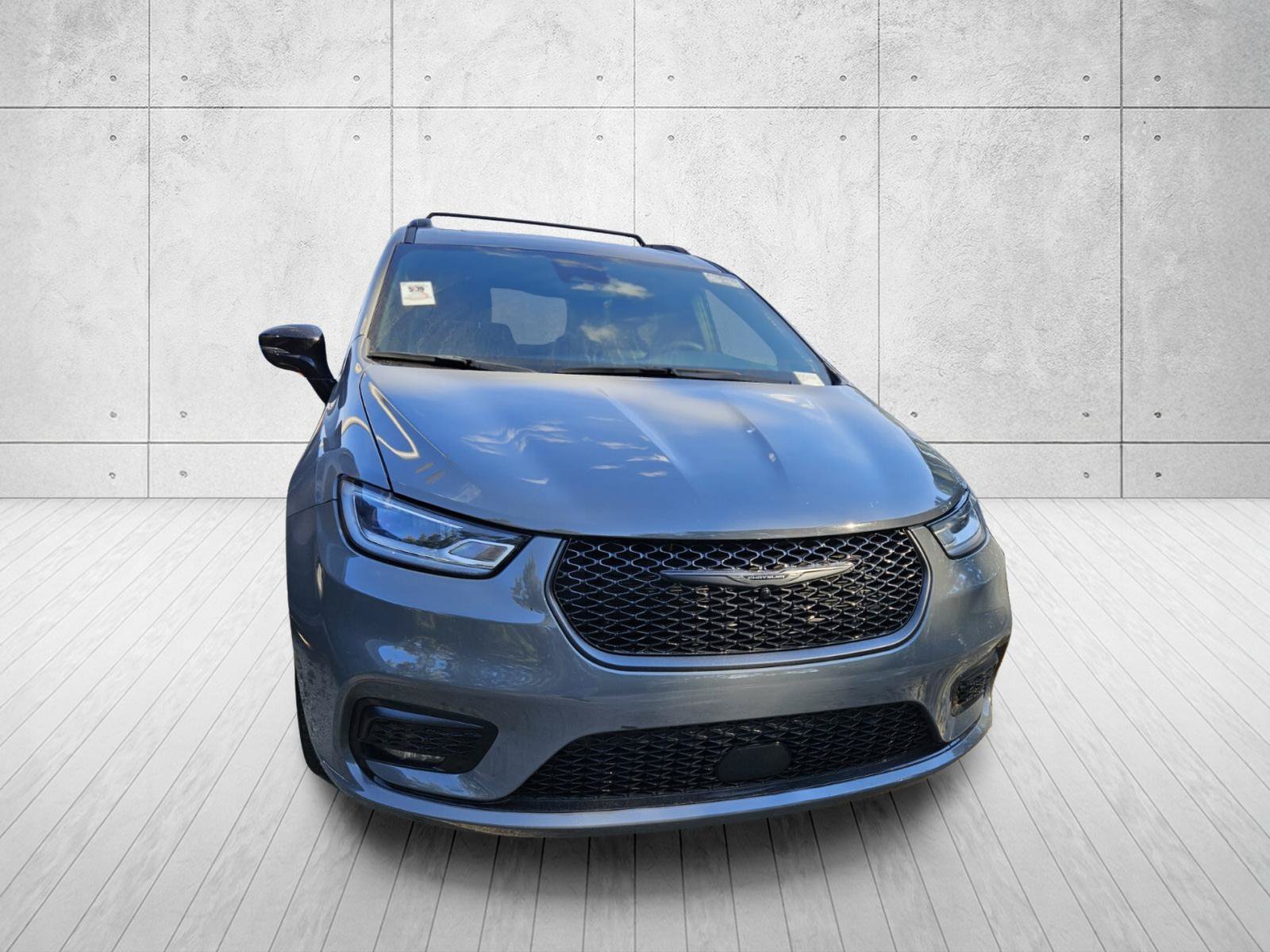 Used 2025 Chrysler Pacifica Limited FWD image 4