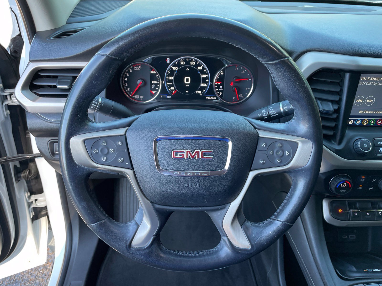 Used 2021 GMC Acadia Denali w/ Denali Technology Package FWD image 25