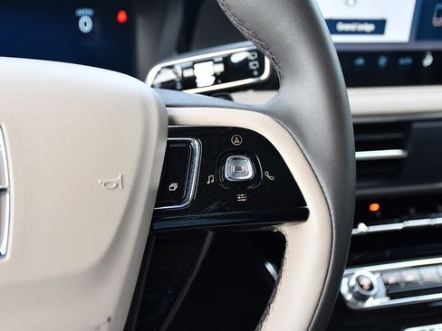 Used 2023 Lincoln Corsair Standard image 33