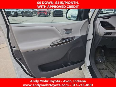 Used 2017 Toyota Sienna XLE Premium FWD image 11