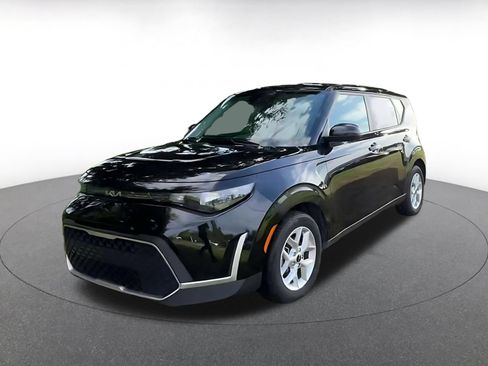 Used 2025 Kia Soul LX w/ LX Technology Package FWD image 5