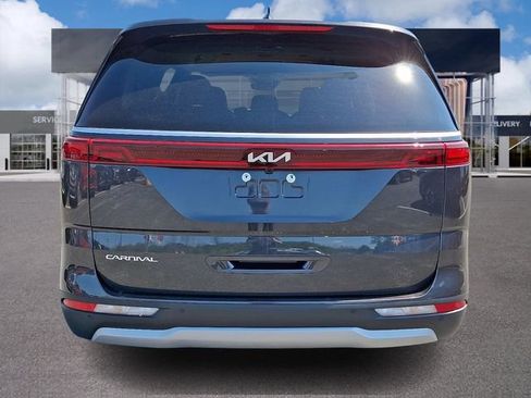 Used 2024 Kia Carnival LX FWD image 5