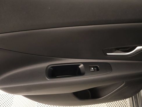 Used 2025 Hyundai Elantra SE FWD image 15