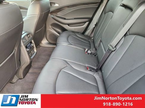 Used 2019 Buick Envision Essence image 31