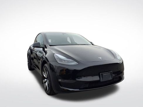 Used 2025 Tesla Model Y Long Range image 3