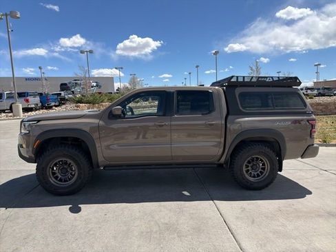 Used 2022 Nissan Frontier PRO-4X w/ Technology Package AWD/4WD image 3
