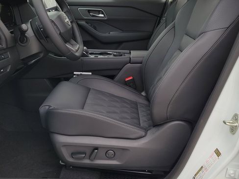 New 2026 Nissan Rogue Platinum w/ Platinum Premium Package image 9