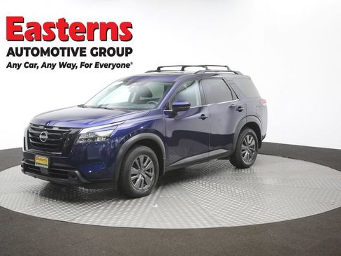 Used 2023 Nissan Pathfinder SV w/ SV Premium Package AWD/4WD image 57