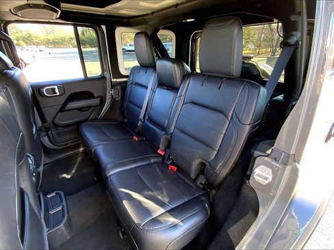 Used 2020 Jeep Wrangler Unlimited Sahara image 18