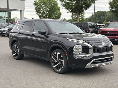 Used 2024 Mitsubishi Outlander AWD image 6