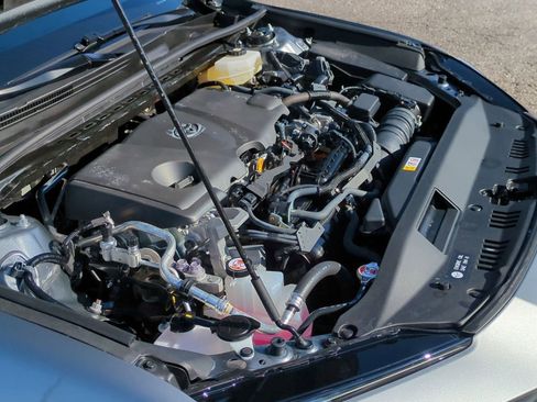 Used 2025 Toyota Camry SE image 31