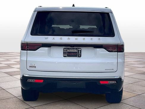Used 2024 Jeep Wagoneer Series II w/ Flexible Seating Group RWD image 4