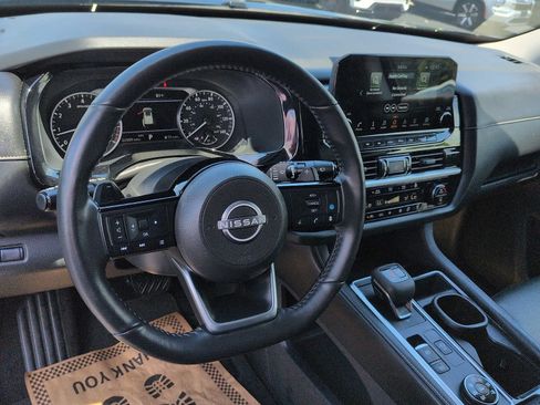 Used 2025 Nissan Pathfinder SL AWD/4WD image 12