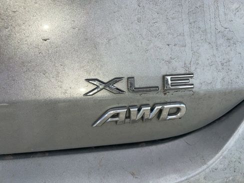 Used 2021 Toyota Avalon XLE w/ Moonroof Package image 14