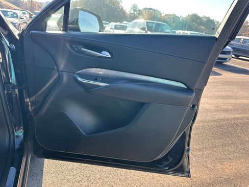 Used 2025 Cadillac XT4 Premium Luxury image 14