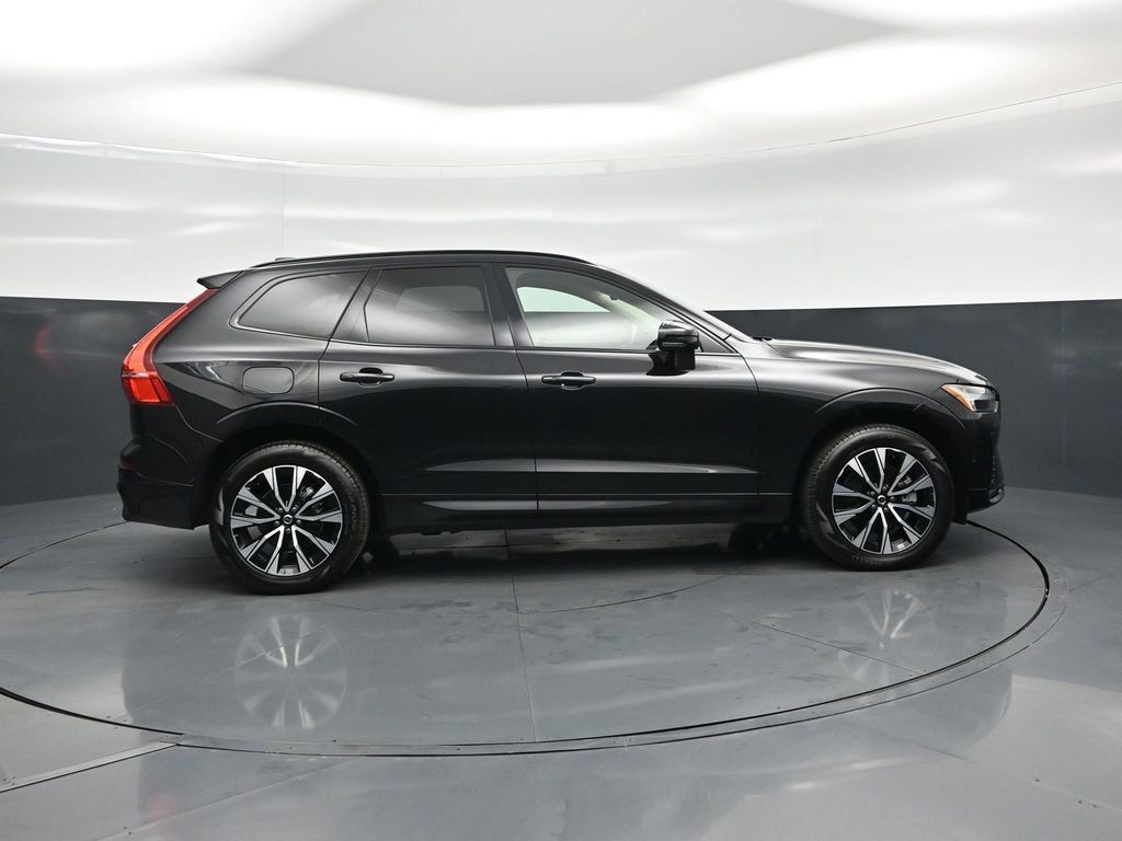 Used 2025 Volvo XC60 B5 Plus AWD/4WD image 27
