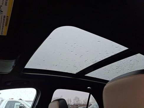 Used 2023 Chevrolet Equinox Premier image 14