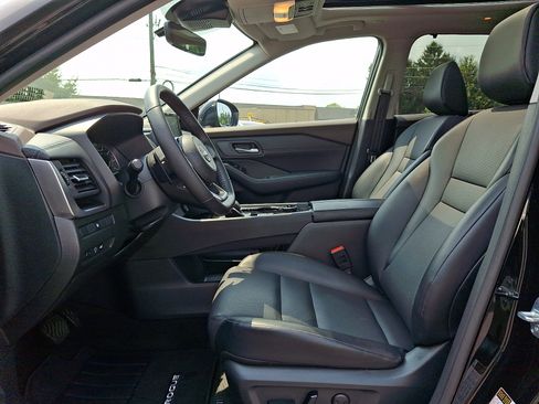 Certified 2023 Nissan Rogue SV w/ SV Premium B Package AWD/4WD image 13