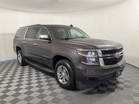 Used 2017 Chevrolet Suburban LT image 20
