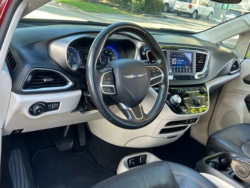 Certified 2020 Chrysler Pacifica Touring-L image 41