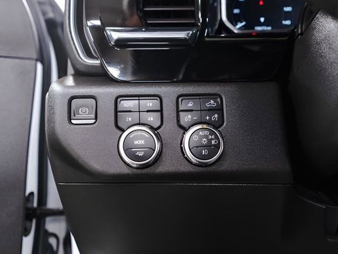 Used 2024 GMC Sierra 2500 SLT w/ SLT Convenience Package image 18