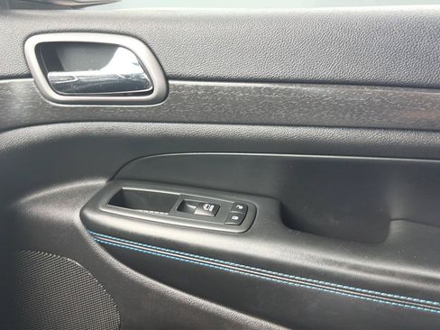 Used 2018 Jeep Grand Cherokee Laredo AWD/4WD image 16