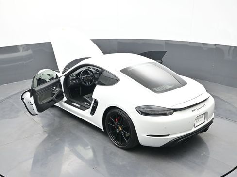Certified 2024 Porsche 718 Cayman GTS RWD image 21