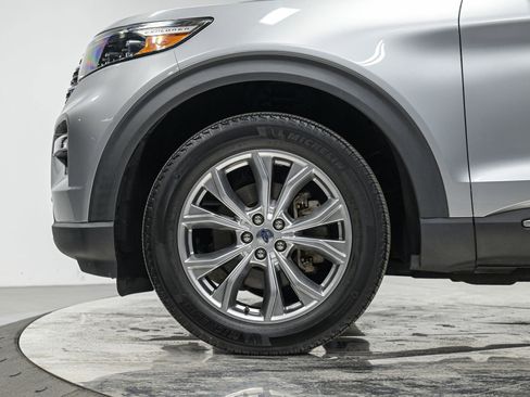 Used 2020 Ford Explorer XLT w/ Equipment Group 202A image 3