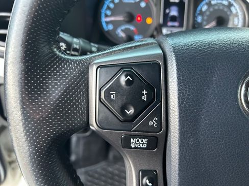 Used 2017 Toyota Tacoma TRD Off-Road image 12