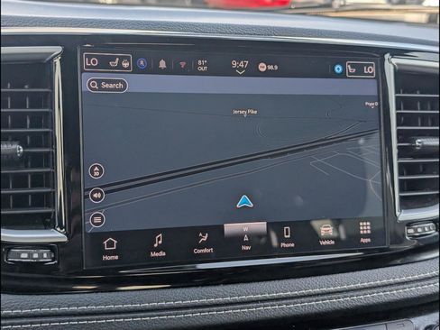Used 2025 Chrysler Pacifica Limited FWD image 15