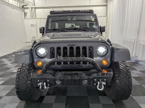 Used 2018 Jeep Wrangler Unlimited Sahara AWD/4WD image 4