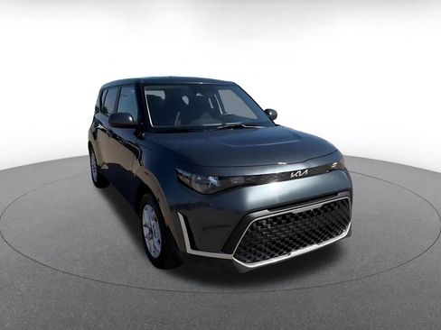 Used 2025 Kia Soul LX w/ LX Technology Package FWD image 3