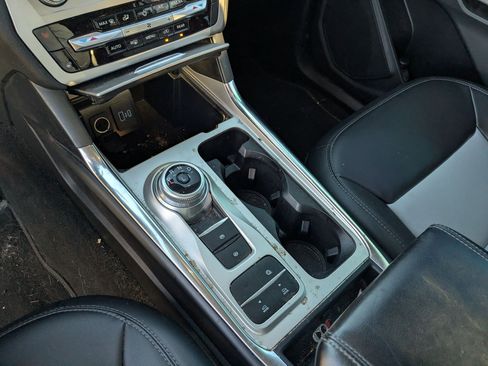 Used 2022 Ford Explorer XLT w/ Equipment Group 202A image 18