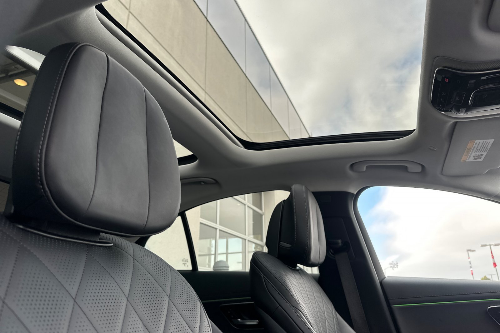 Used 2024 Mercedes-Benz E 350 4MATIC Sedan image 16