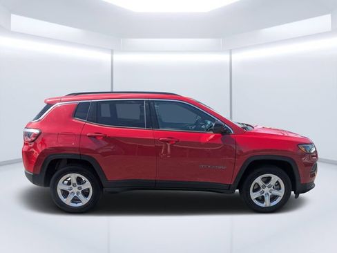 Certified 2024 Jeep Compass Latitude AWD/4WD image 2
