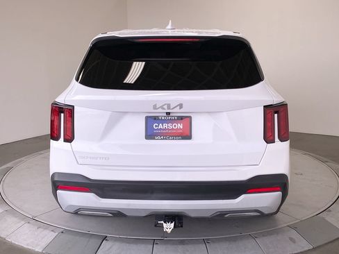 Certified 2025 Kia Sorento LX FWD image 4